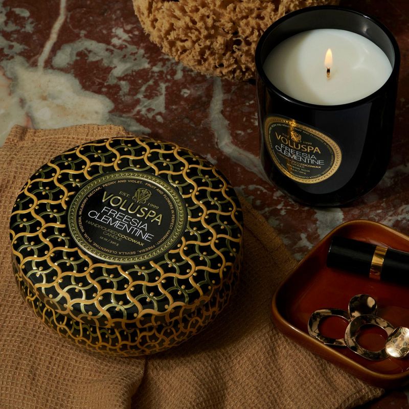 Voluspa Freesia Clementine 3-Wick Tin Candle 40timer